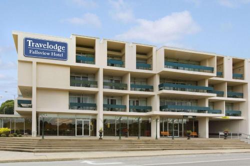 Travelodge by Wyndham Niagara Falls Fallsview - Best Pool Hotels in Niagara Falls