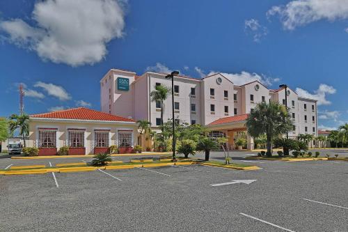Four Points by Sheraton Santo Domingo - Best Hotels with Free Breakfast in Santo Domingo