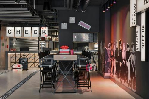 Moxy Duesseldorf City - Best Hotels in Dusseldorf
