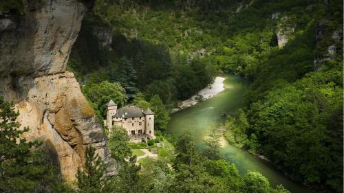 Château De La Caze Piscine & Spa - Ste Enimie - Best Hotels in Lozere