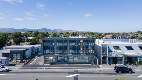 Golden Hotel - Family Hotels in Christchurch