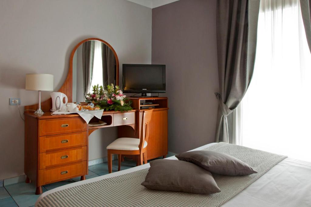 Hotel Villa Luisa - Best Pet-Friendly Hotels in Naples, Italy