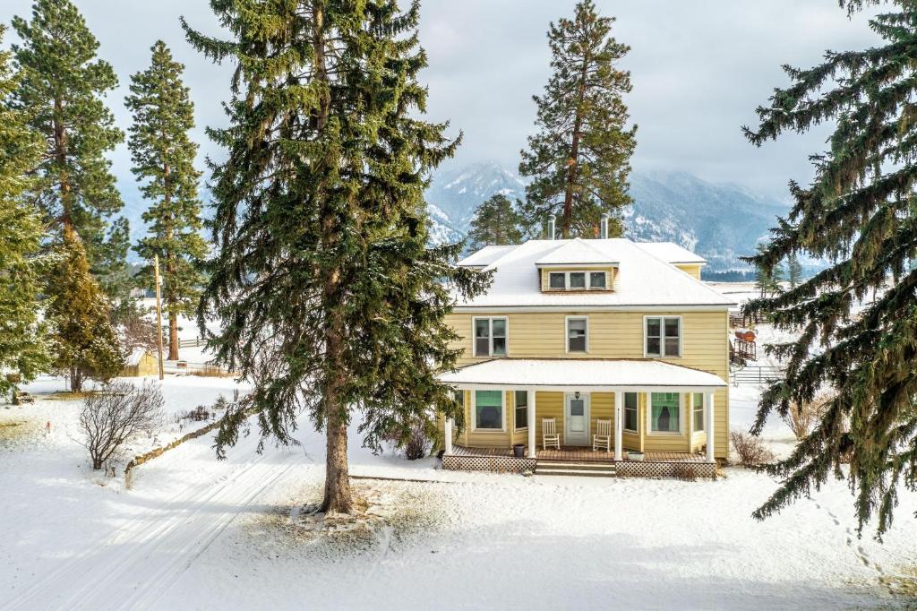 Columbia Falls Ranch Living - Best Hotels in Montana