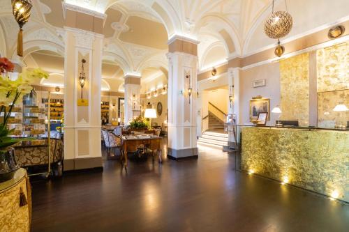 Hotel Bernini Palace - Best Hotels with Free Breakfast in Florence