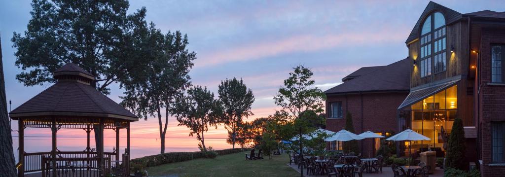 L'Auberge Du Lac St-Pierre - Best Pool Hotels in Quebec