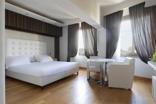 Hotel Royal Caserta - Best Hotels with Free Breakfast in Naples, Italy