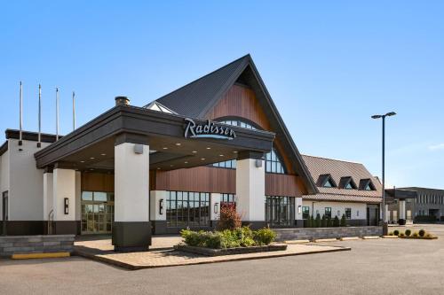Radisson Hotel Montreal Airport - Best Hotels with Airport Shuttle Service in Montreal