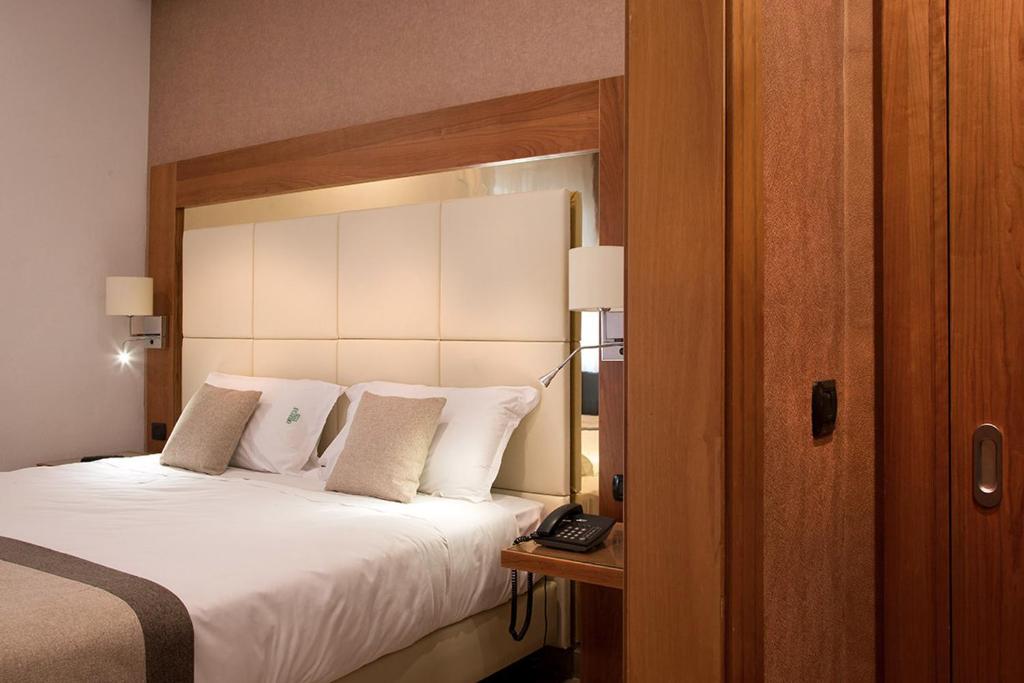 American Hotel - Best Parking Hotels in Naples, Italy