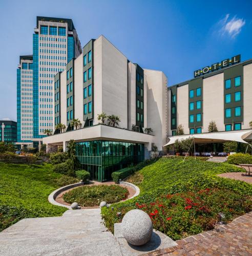 Cosmo Hotel Torri - Best Parking Hotels in Milan