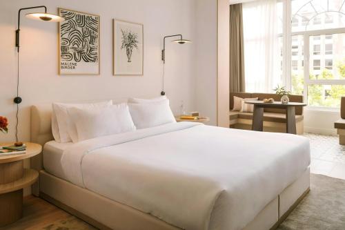 Paseo de Gracia Hotel, Sonder by Marriott Bonvoy - Best Parking Hotels in Barcelona