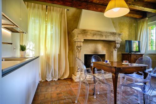 Relais Corte Guastalla Apartments - Best Hotels in Lake Garda
