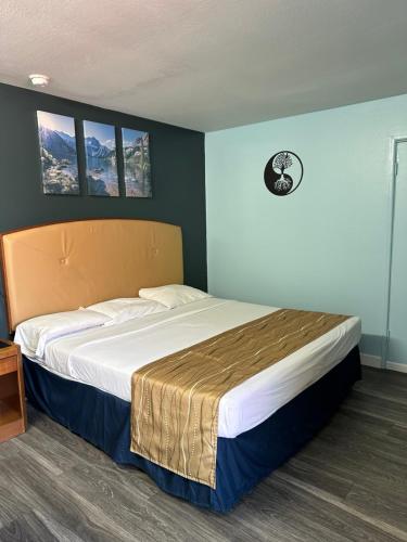 hotels with suites in Emporia