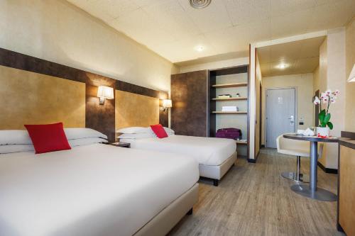 JR Hotels Bologna Amadeus - Best Parking Hotels in Bologna