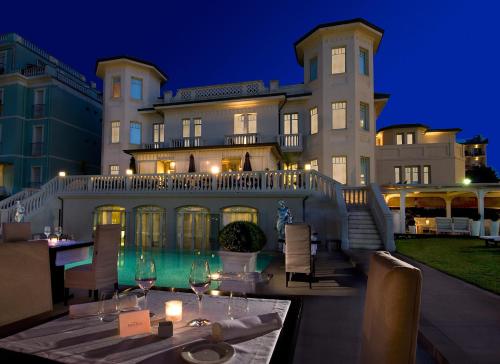 Hotel Carducci 76 - Best Hotels in Emilia Romagna