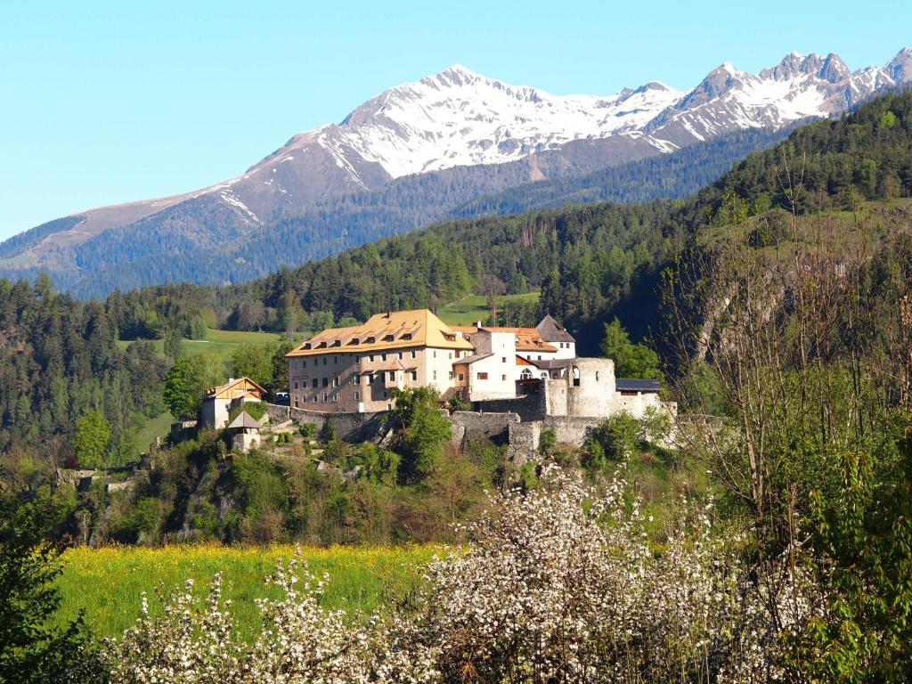 Hotel Schloss Sonnenburg - Best Hotels in South Tyrol