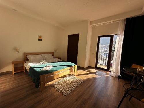 "White House Nakani" - Guesthouse near the centre