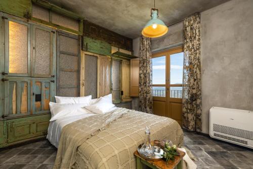 Via Roma Charming Rooms