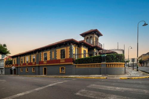 Hotel Majestad - Best Hotels with Free Breakfast in Costa Rica