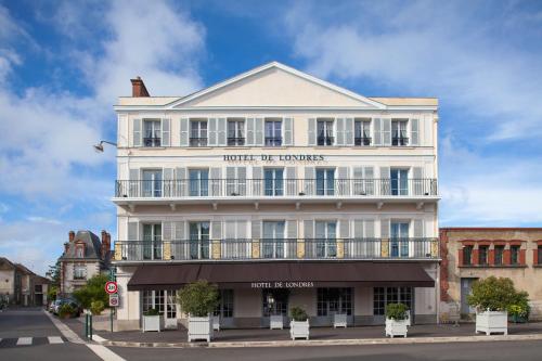 Hôtel de Londres - Best Hotels in Fontainebleau