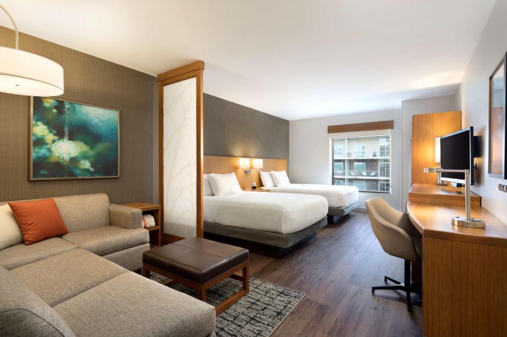 Hyatt Place Austin Downtown - Best Hotels with Free Breakfast in Austin, TX