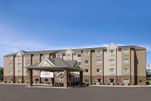 hotels with suites in Ohio