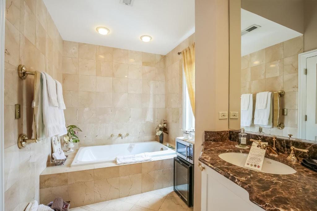 Harvey House Bed & Breakfast - Chicago Hotels with Parking