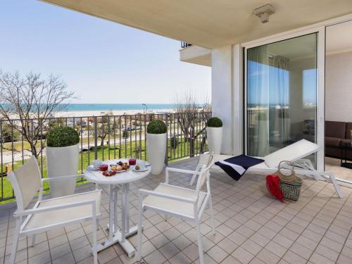 Mercure Rimini Lungomare - Best Pool Hotels in Rimini