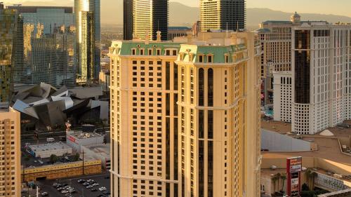 hotels with suites in Las Vegas