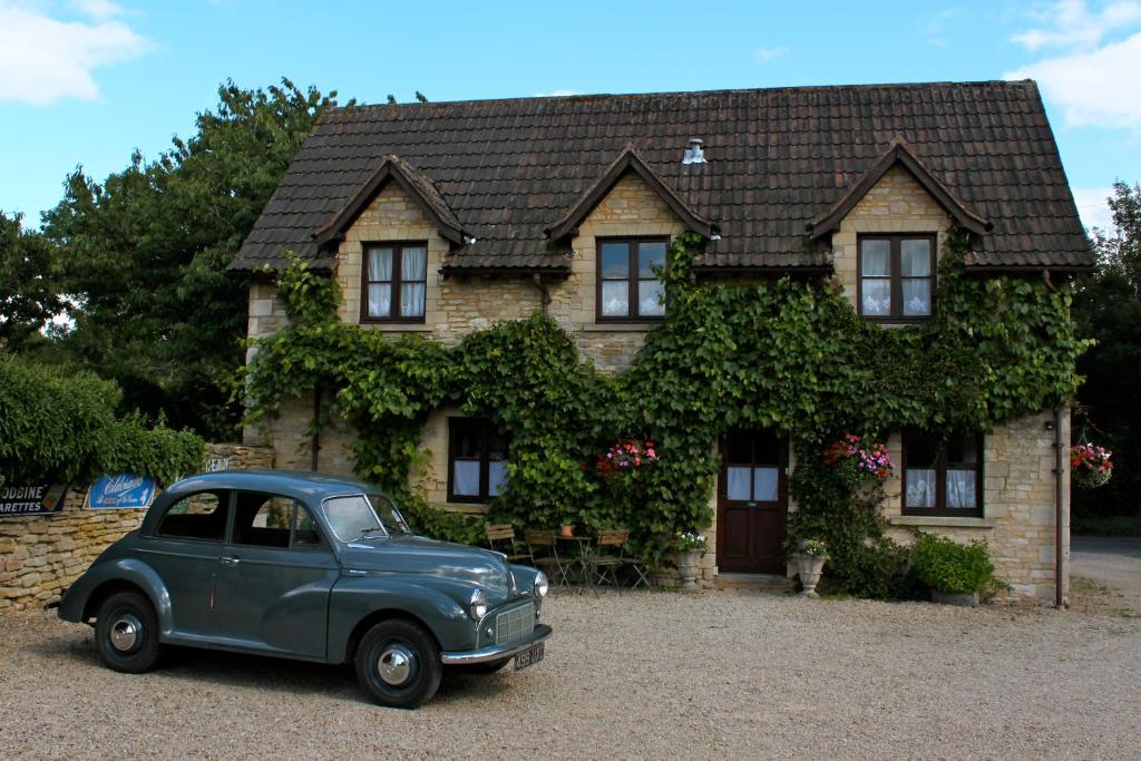 Fosse Farmhouse Holiday Cottages - Best Hotels in Wiltshire