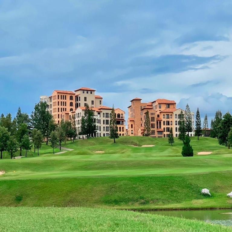 Toscana Valley Castello Della Valle - Best Golf Hotels in Thailand