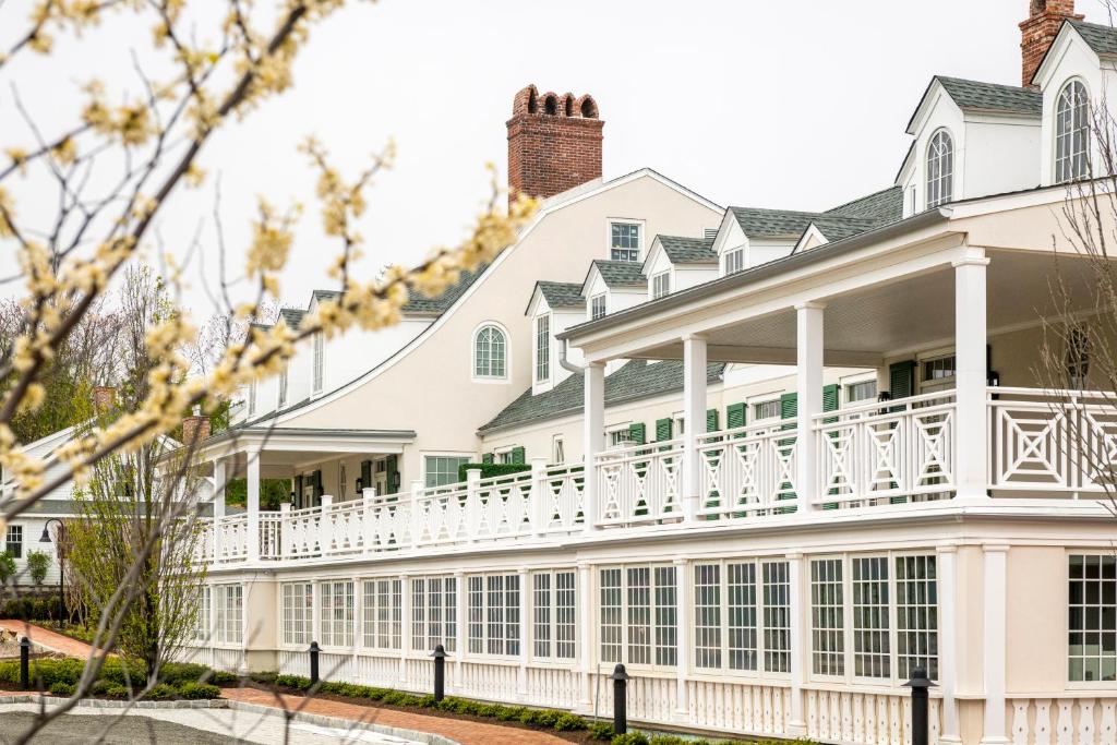 Canoe Place Inn & Cottages - Best Beach Hotels in New York