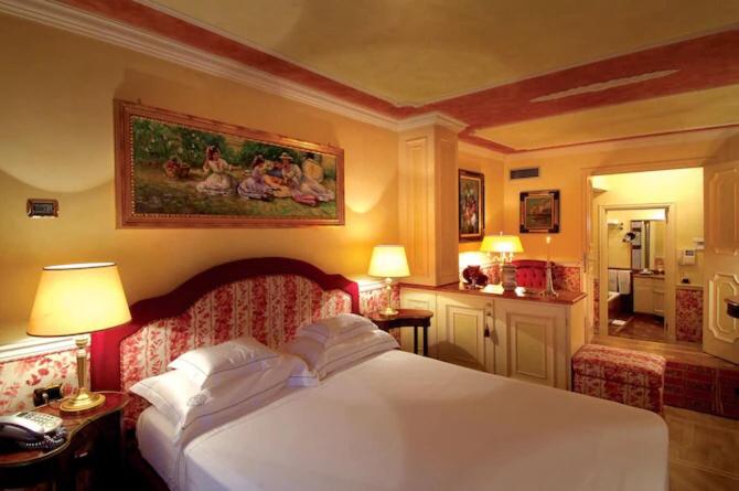 Petit Palais Hotel De Charme - Best Hotels in Lombardy