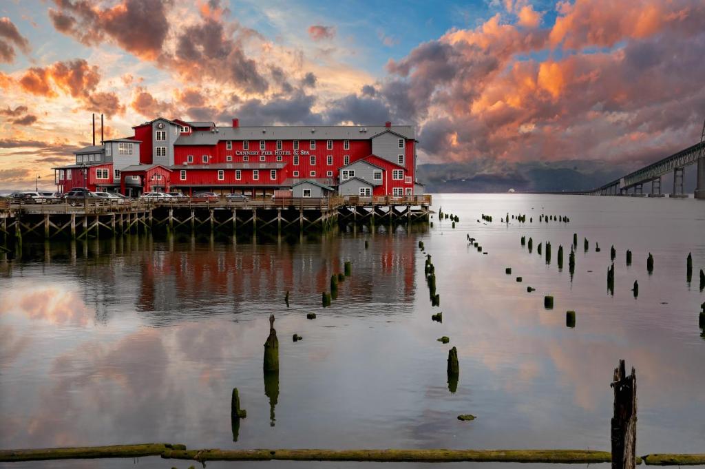 Cannery Pier Hotel & Spa - Best Hotels in Astoria