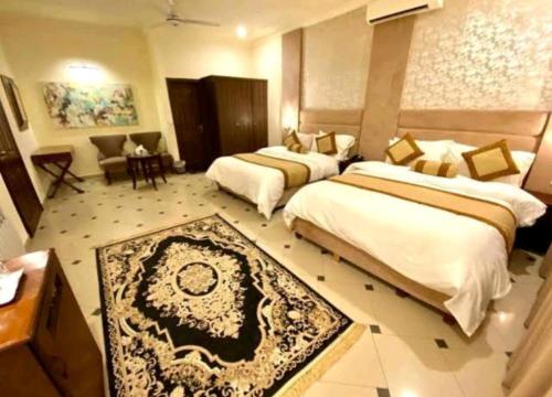 Imperial lodges