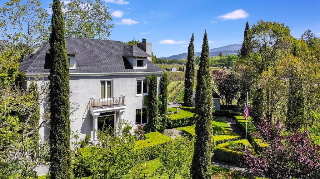 Chateau De Vie - Best Hotels in Calistoga