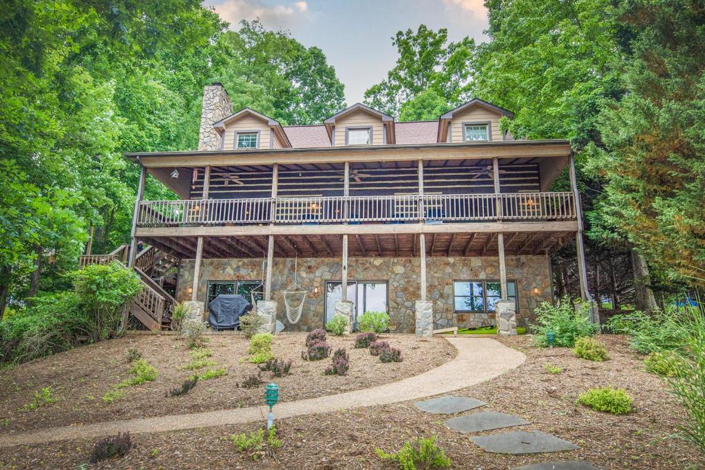 The Lodge on Smith Mountain Lake - Best Hotels in Virginia