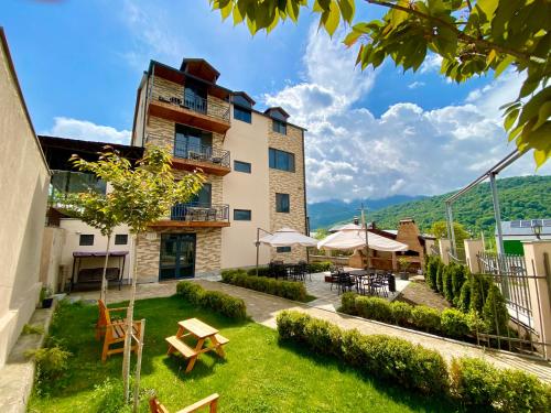 Aurelia Hotel & Restaurant