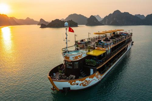 Nostalgia Halong Cruise