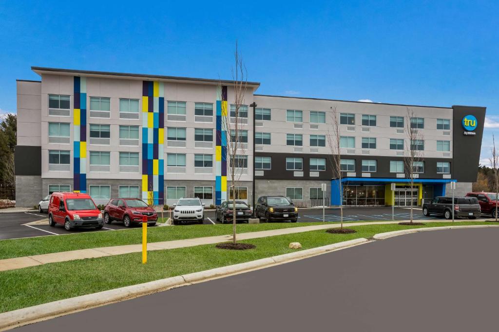 Tru By Hilton Traverse City - Best Pool Hotels in Traverse City, MI
