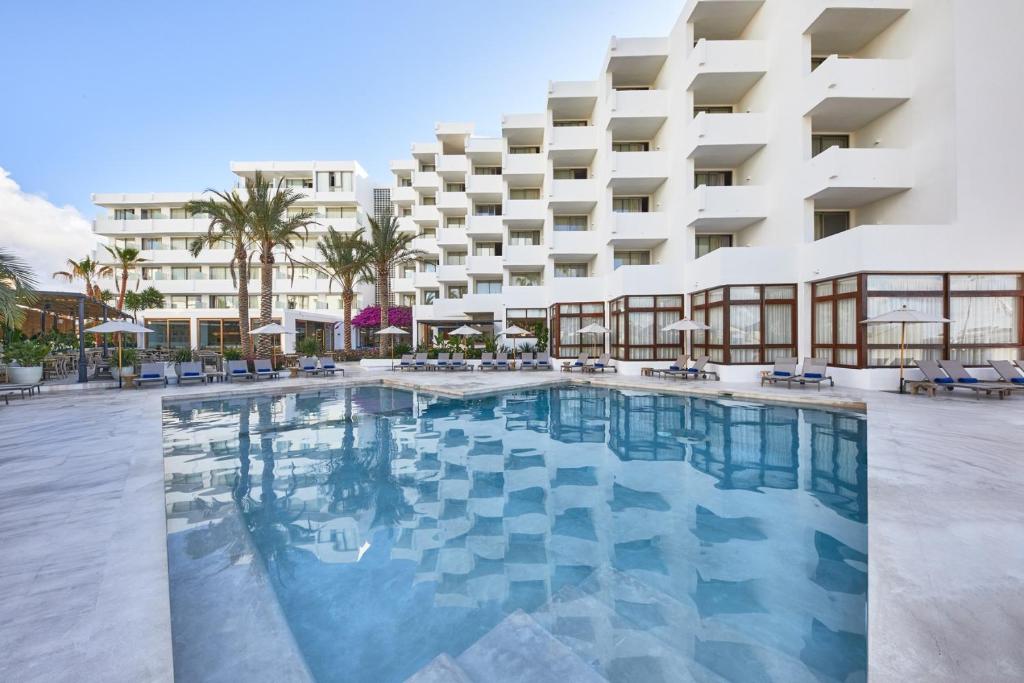 Hotel Tres Torres - Best Hotels with Free Breakfast in Ibiza