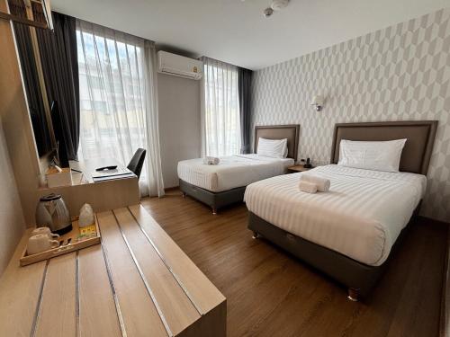 Lucky Hotel Bangkok - Best Pool Hotels in Bangkok