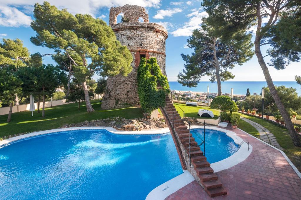 Gran Hotel Rey Don Jaime - Best Parking Hotels in Barcelona