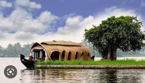 Kalappura Houseboats & Tours