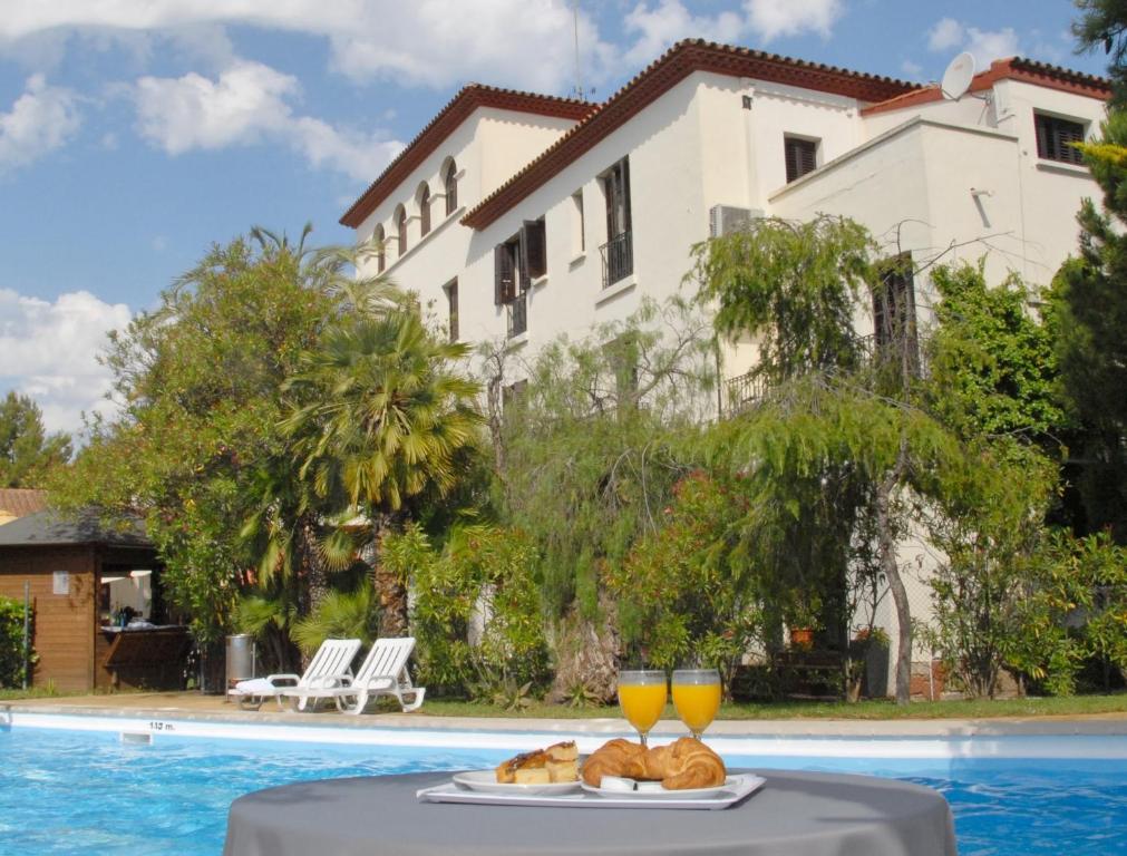 Hotel El Castell - Best Parking Hotels in Barcelona