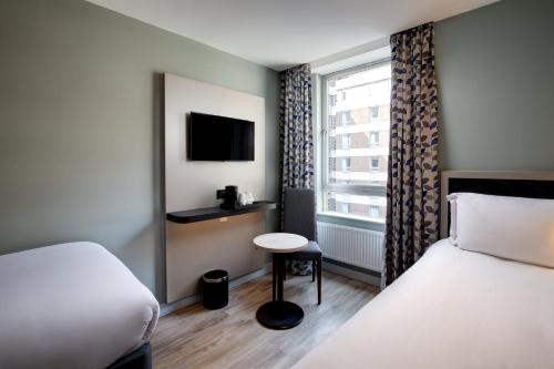 Royal National Hotel - Best Hotels in Highlands and Islands
