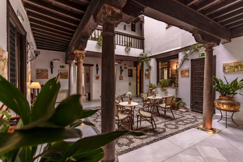Casa del Capitel Nazarí - Best Hotels in Andalucía