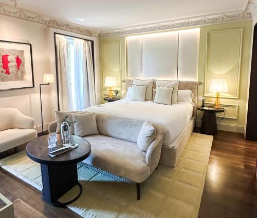 Hospes Puerta de Alcalá, a Member of Design Hotels - Madrid Hotels with Pools