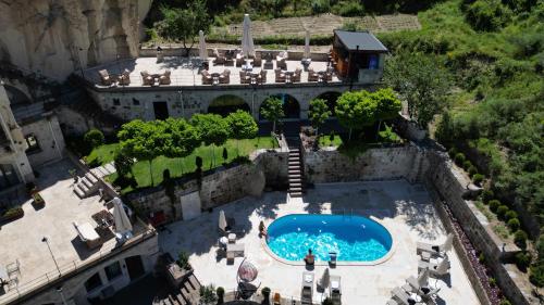 Secret Hill Cave Suites