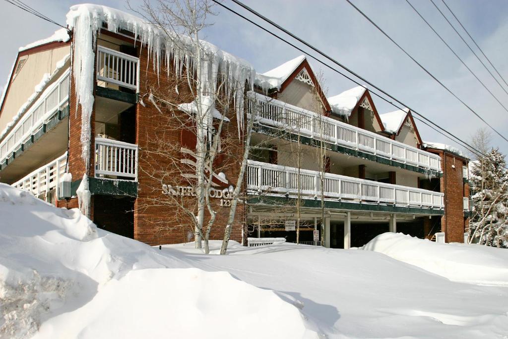 Skiers Lodge - Best Parking Hotels in Sequoia National Park, CA