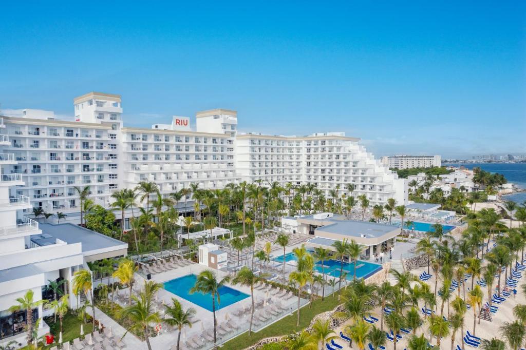 Riu Caribe - All Inclusive - Best Hotels with Free Breakfast in Cancun
